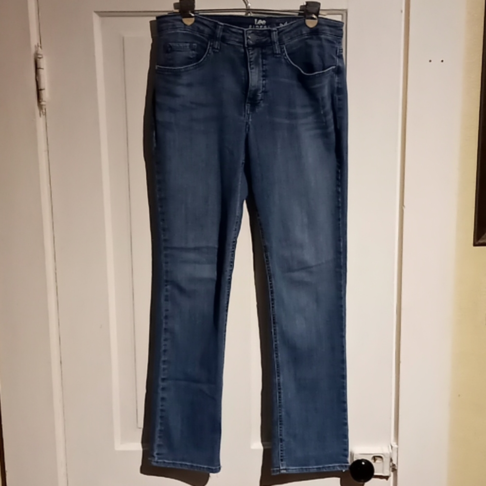Size 8, mid-rise, straight leg, Lee Riders jeans